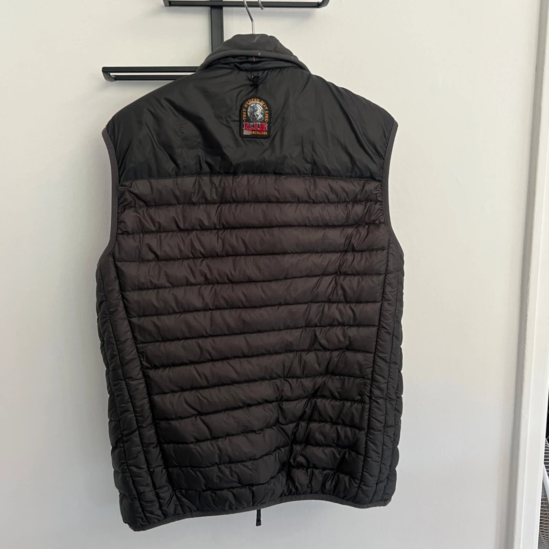 Svart dunväst från Parajumpers - 1