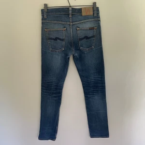 Nudie Jeans - Nudie Jeans i modellen Grim Tim | Storlek: 31/34 | Skick: Mycket fint | Pris : 349 | Hör av dig vid frågor eller för fler bilder om du är intresserad👏