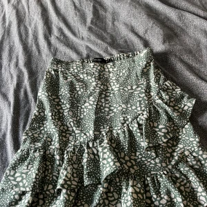 sommar kjol  - Sommar kjol, från Vera Moda, storlek S, skriv gärna prisförslag!