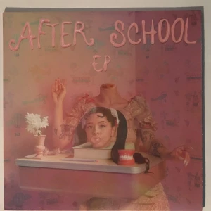 ୨୧After School EP av Melanie Martinez ୨୧ - Säljer Melanie Martinez EP After School! Vinylskivan är ljusblå och har endast spelats några få gånger. <3