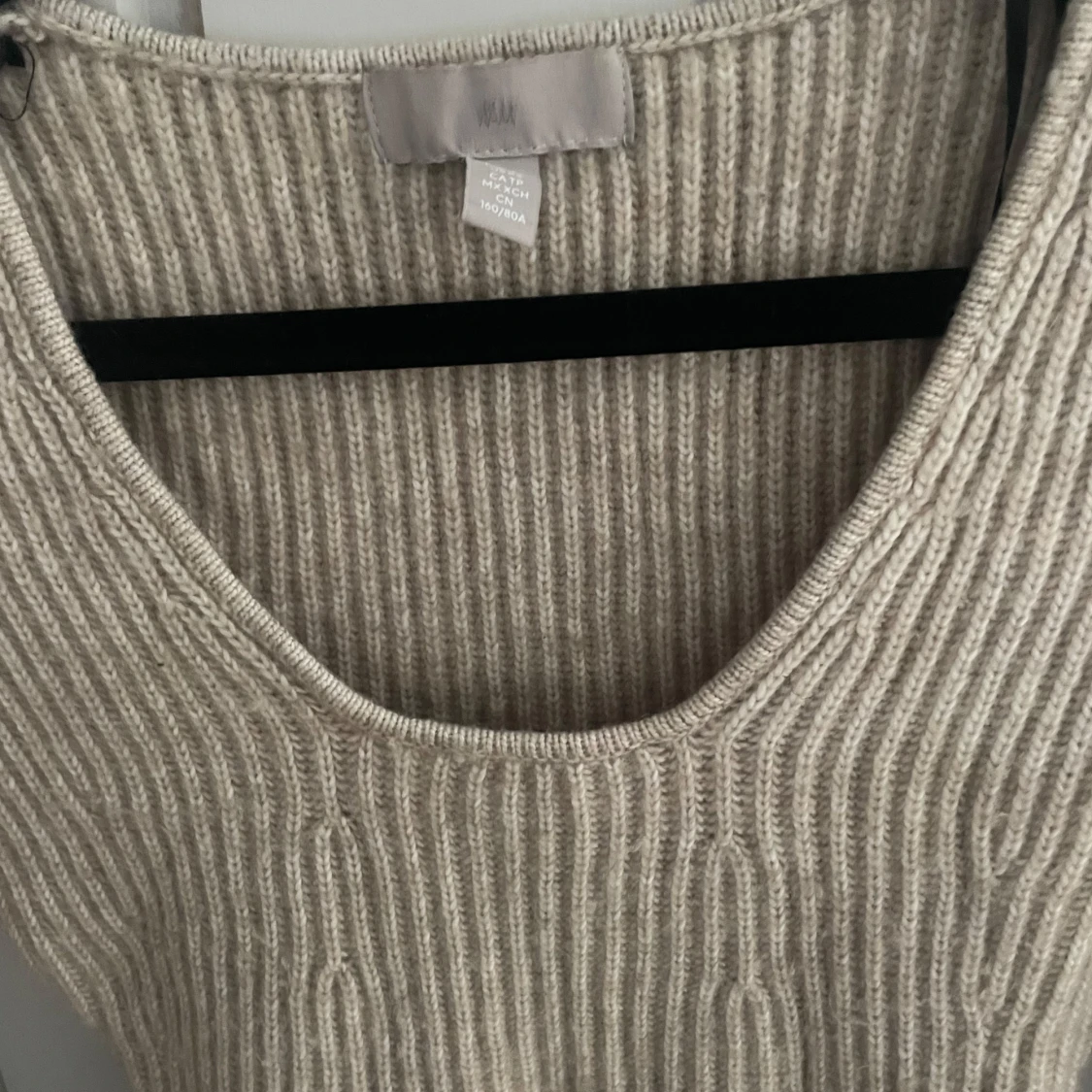 Beige figursydd stickad tröja - 1