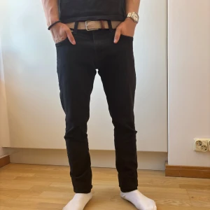 Brand new Nudie jeans - Säljer dessa helt oanvända och stilrena nudie jeans i slim passform 🤑 | Skick: 10/10 | Storlek: W31 L32 | Modell: Tight terry | Färg: Ever black | skriv vid minsta lilla fråga 🗣️🗣️