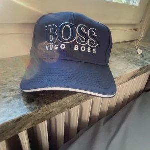 Hugo boss keps - En fet hugo boss keps som är perfekt till en solig sommardag!!