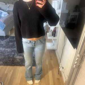 Low rise jeans - Säljer mina super sköna jeans då dom inte kommer till användning, de är som nya och har inga skador eller tecken på användning💕
