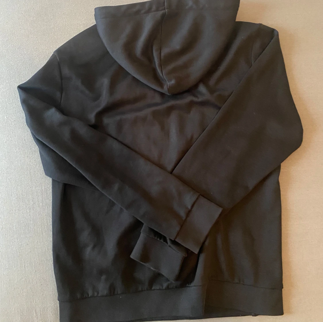 Svart hoodie från Hugo Boss - 1