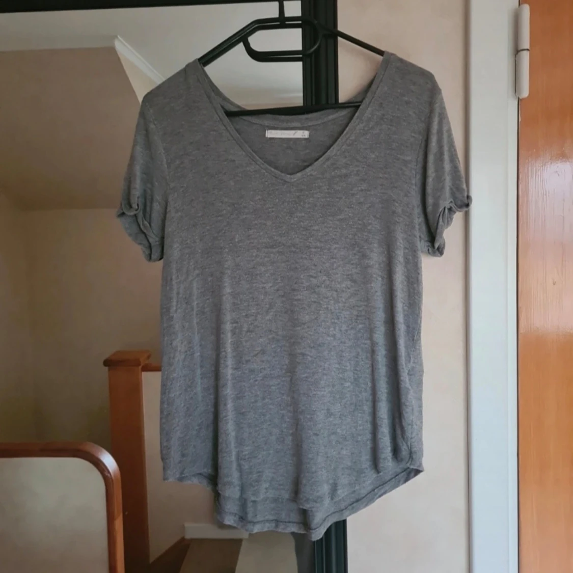 Grå v-ringad t-shirt S