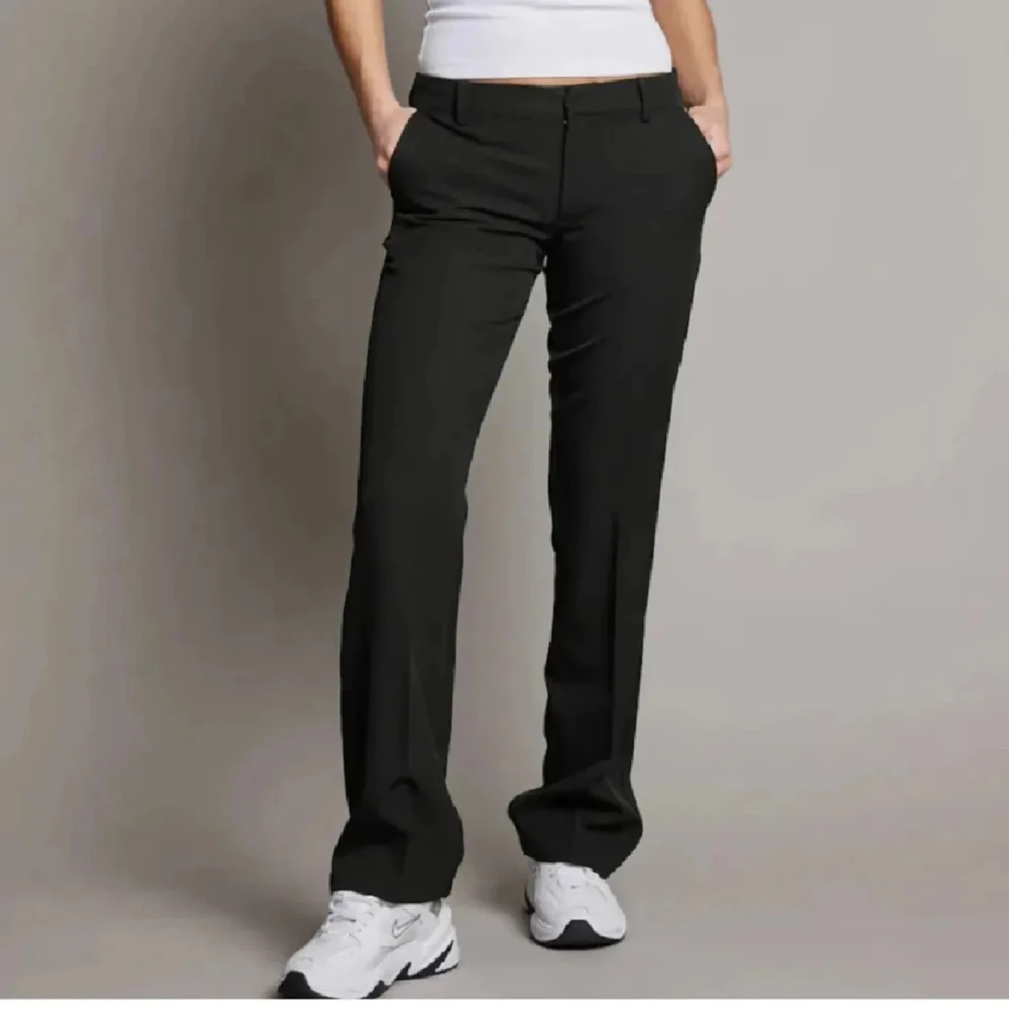 Svarta kostymbyxor från bikbok