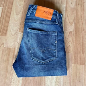 Replay anbass - Sjukt snygga replay anbass jeans, toppskick och inga defekter. Priset är inte hugget i sten. W28 L30