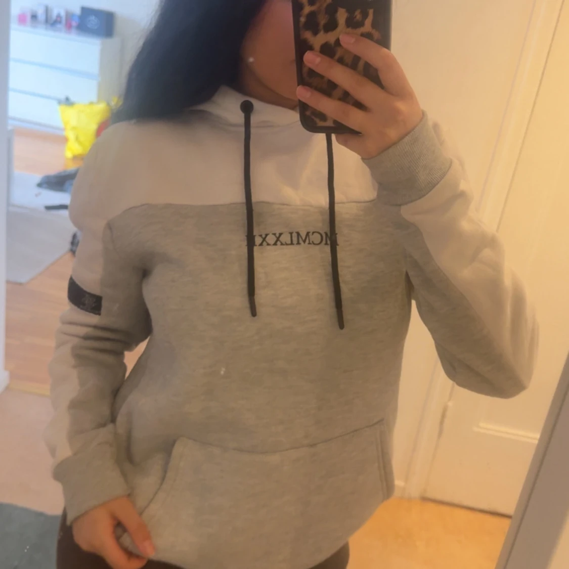 Grå och vit hoodie från Brave Soul