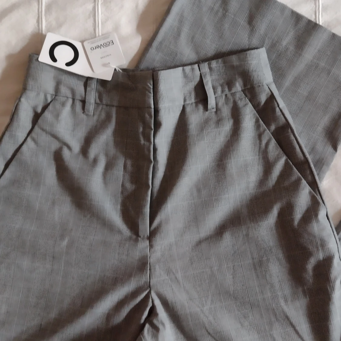 Grå/ljusa vida kostymbyxor - stilrena svala högmidjade byxor - 2