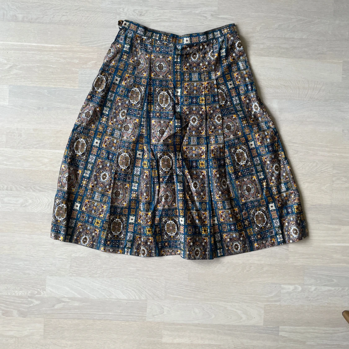 Retro mönstrad kavaj och kjolset - 4