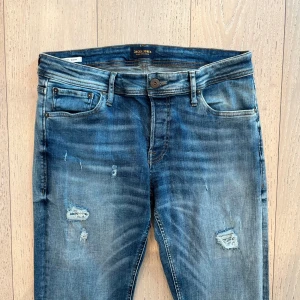 Jack & Jones jeans  - Jack & Jones jeans | Skick - 9/10 | Size - 34/34 (passar 33/34) |  Fraktar via postnord eller instabox på köparens bekostnad | Hör av dig vid minsta fråga eller fundering // RDL