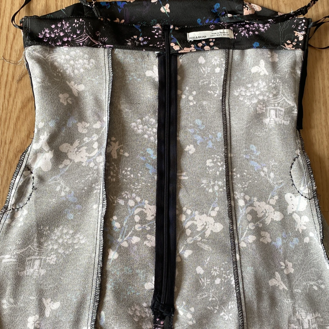 Blommig kort klänning från Pull&Bear storlek S - 4