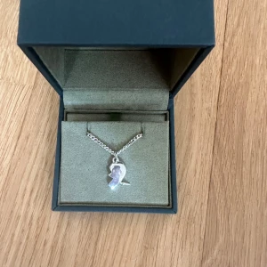 Maria nilsdotterhalsband - Säljer detta Maria nilsdotterhalsband❤️den högra halvan i längden 45