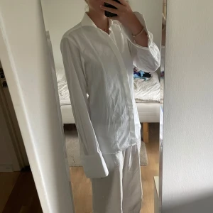 Vit skjorta från Bruun & Stengade - Klassisk vit herr skjorta från Bruun & Stengade i slim fit-modell.