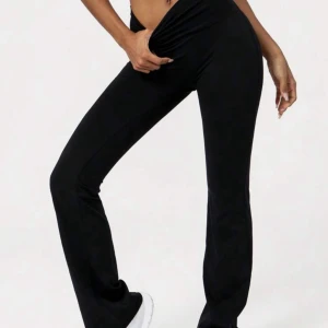 Svarta leggings - Snygga svarta leggings med bootcut