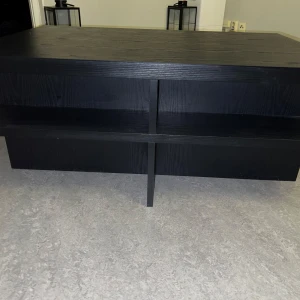 Soffbord - Bord med två stolar som kan användas som minibord. Nytt skick! Tryck inte på köp! Skriv vid intresse💗