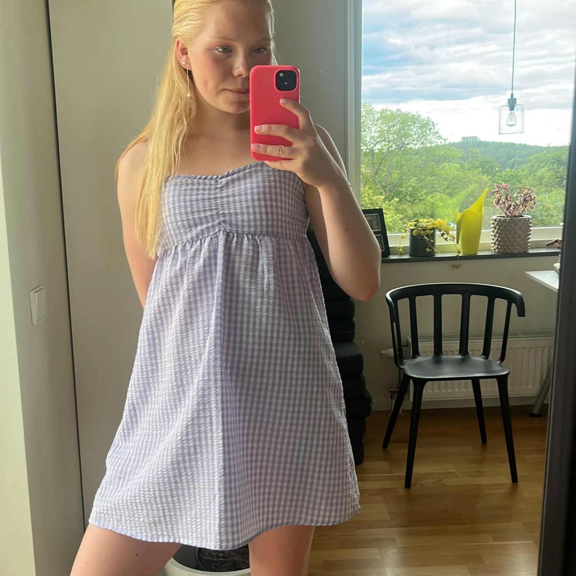 Ljuslila rutig kortklänning med spets