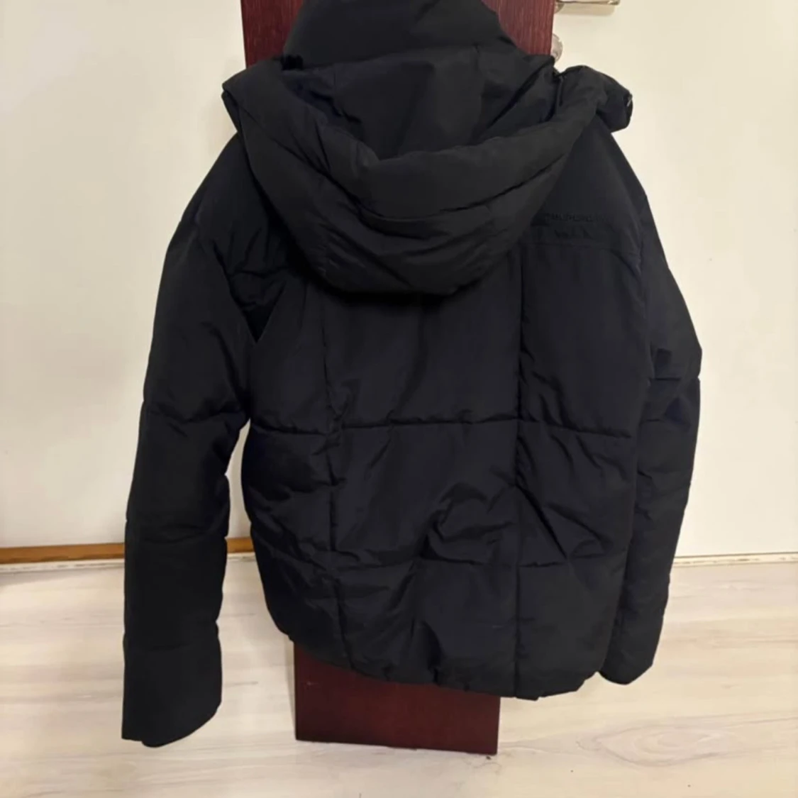 Svart pufferjacka från Superdry stl S - 2