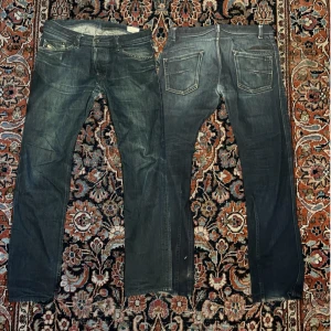 Hedi Slimane type diesel jeans  - Sjukt snygga diesel jeans som påminner om de kända Hedi Slimane dior jeansen! Dessa jeans har massa coola vintage detaljer! Midja:44 längd:105