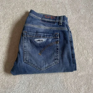 Dondup George  - Dondup George jeans| storlek W32| slitningar från fabrik| nypris cirka 3000| Hör av er vid frågor och funderingar🙌🏻