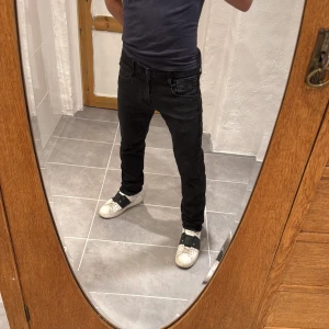 Replay jeans  - Ett par snygga jeans från Replay i storlek W30 L30 i modellen Anbbas 