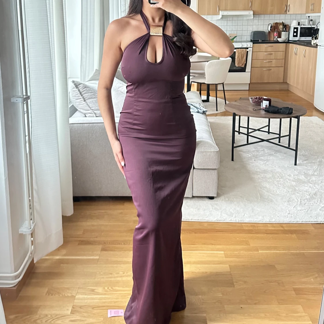 Mörklila långklänning med halterneck - 1