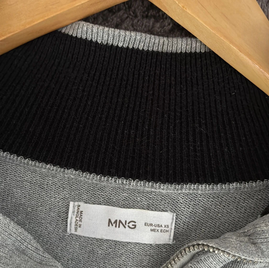 Grå half zip tröja från MNG - 2