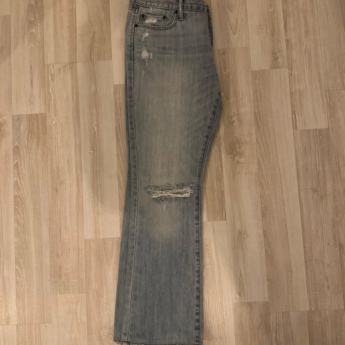 Blåa  slitna bootcut jeans Abercrombie - 1