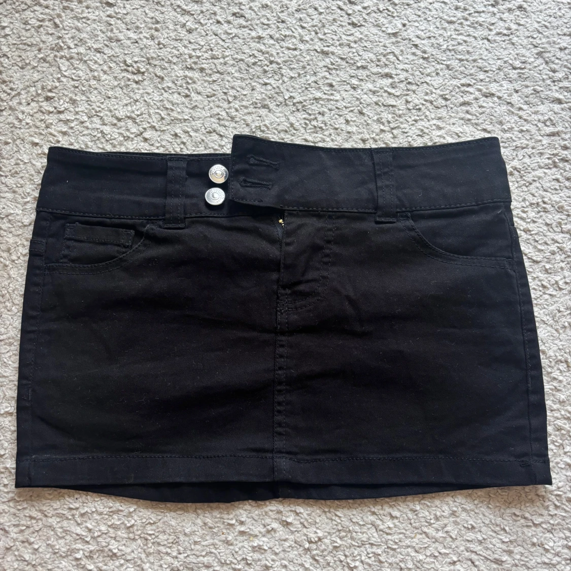 Svart jeanskjol med fickor - 2