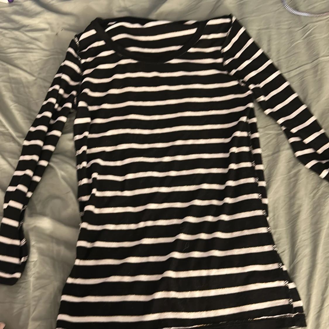 Svartvit randig halvlångärmad tröja Amisu