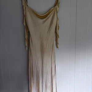 Gina tricot frill dress - Gina Tricot frill dress, gul. Storlek 