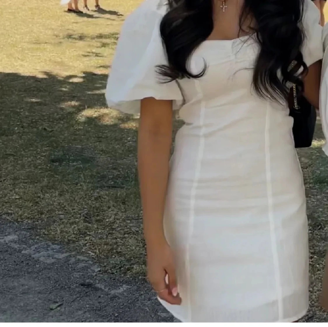 Vit klänning med puffärmar