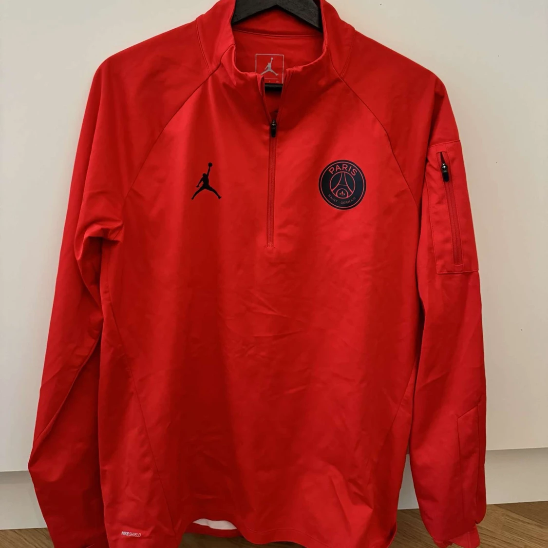 Röd långärmad tröja från Jordan x PSG - 1