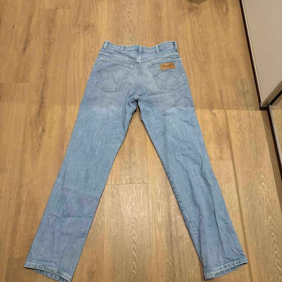 Blå jeans från Wrangler - 1
