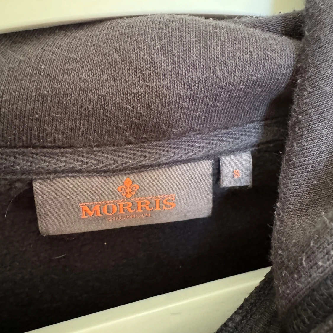 Mörkblå hoodie från Morris - 1