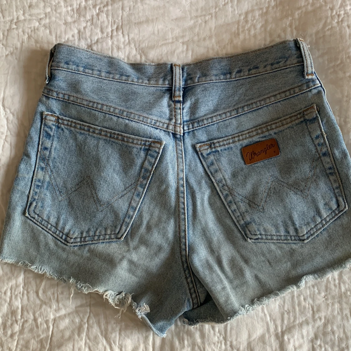 Blå jeansshorts från Wrangler - 1