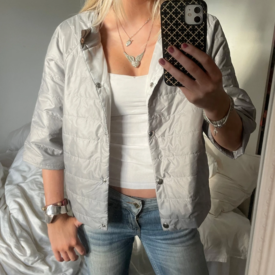 Grå quiltad jacka med 3/4 ärmar - 3