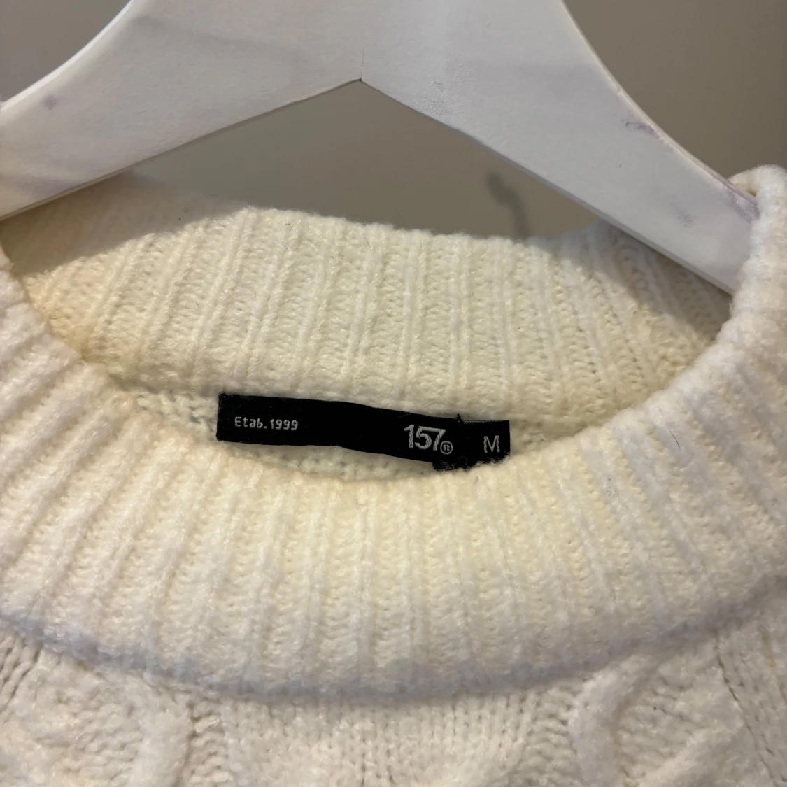 Vit stickad tröja från 157 - 1
