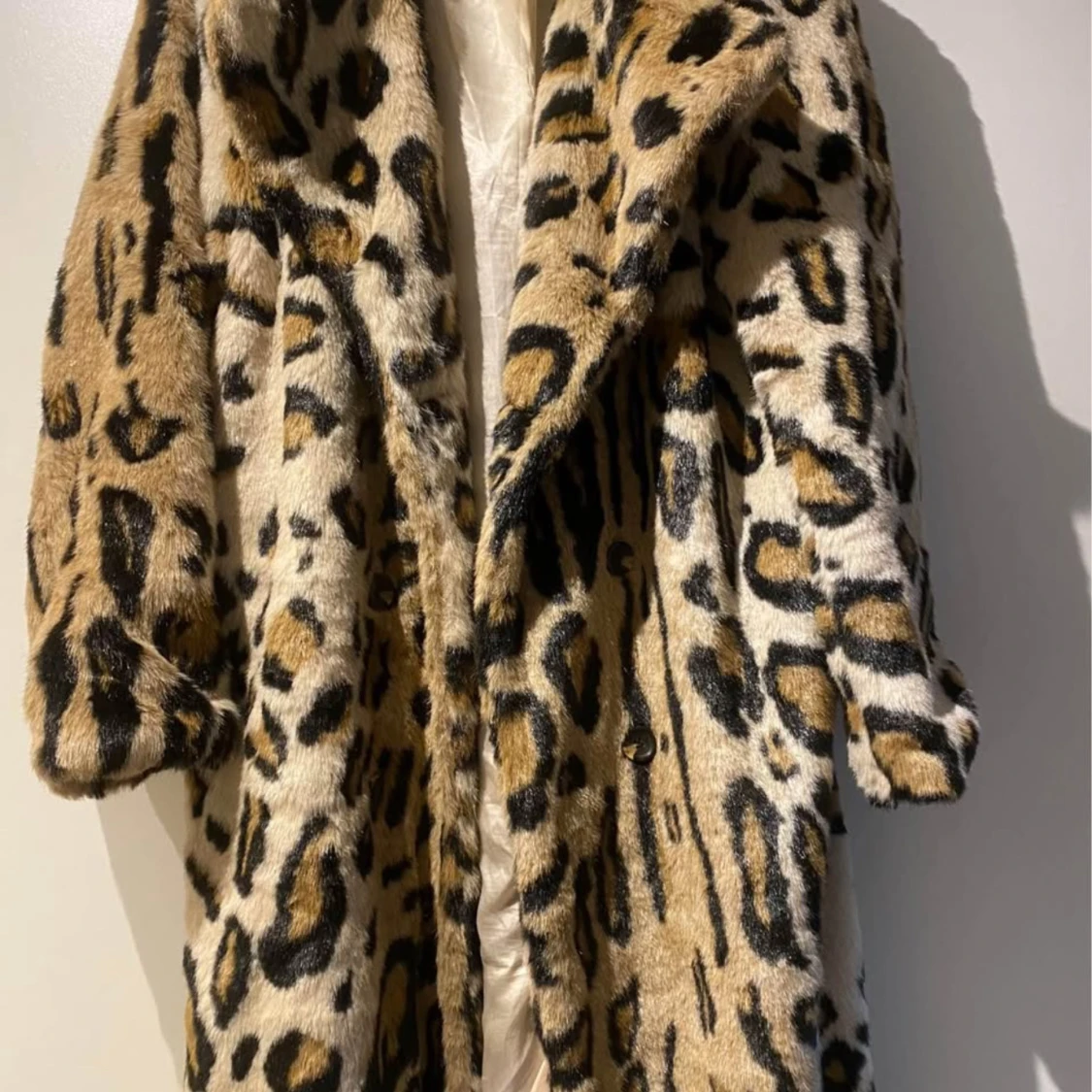 Leopardmönstrad pälsjacka - 1