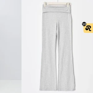 Gråa yoga pants - Gråa yoga pants från Gina tricot i storleken 158/164. Används cirka en gång och har inga tecken på användning, säljer eftersom de är för korta för mig!