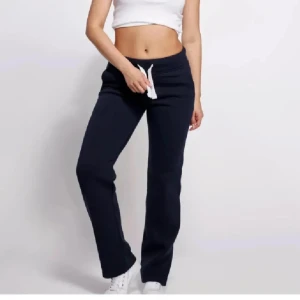 Russemerch  - Säljer mina jättefina byxor från russemerch, dom är knappt använda och de är long leg💓💓