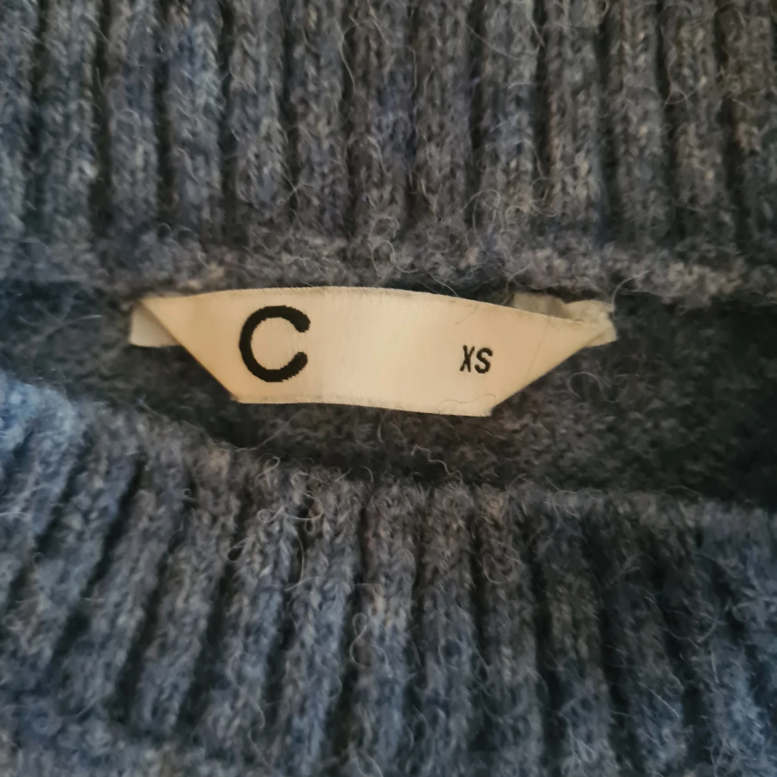 Blå stickad tröja - 1