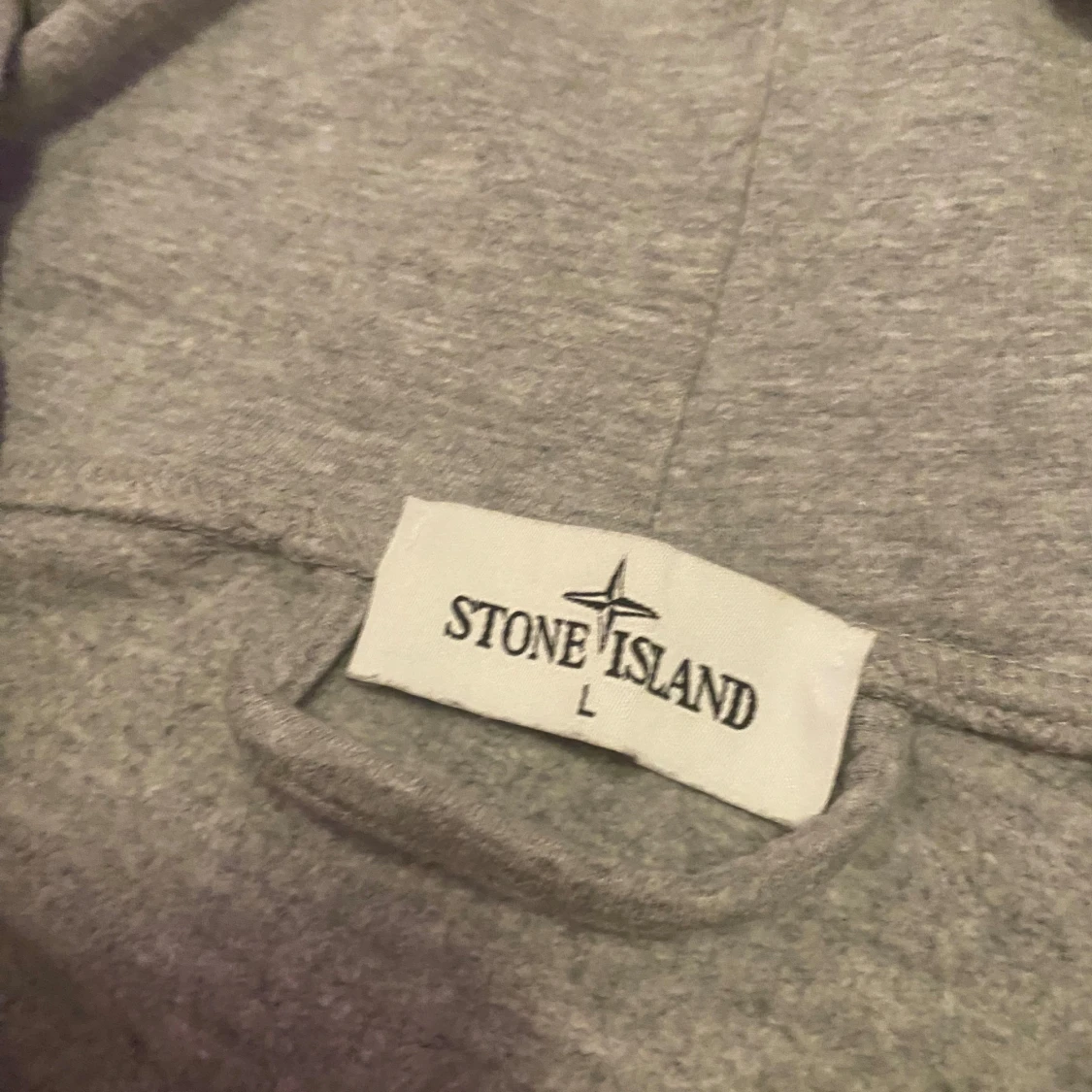 Grå hoodie från Stone Island - 1