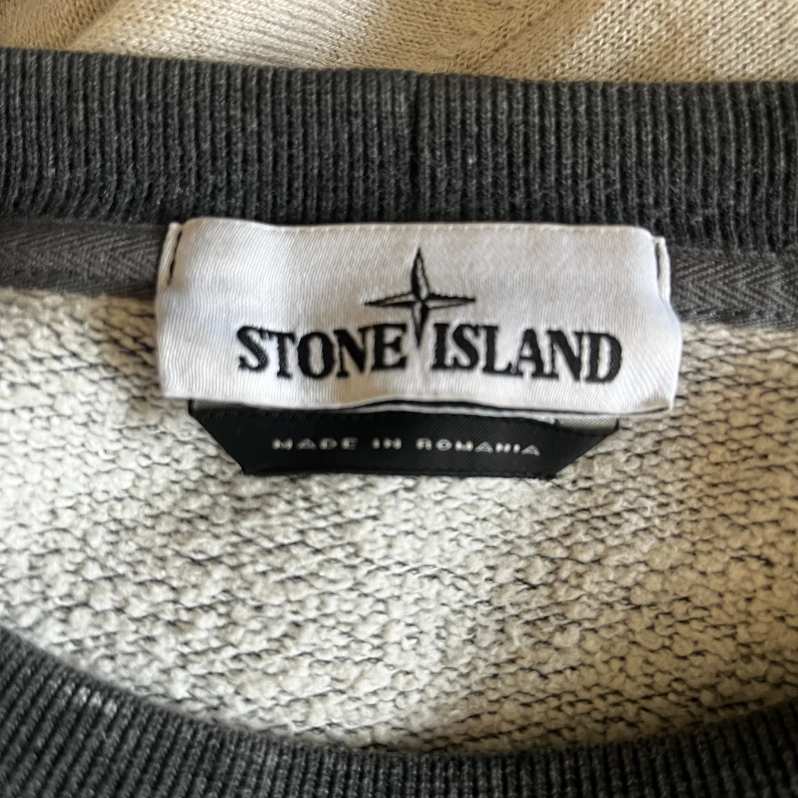 Grå sweatshirt från Stone Island - 4