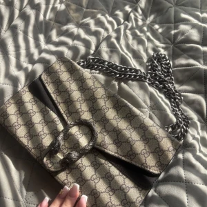 Väska  - Fin och elegant väska pris kan diskuteras vid snabb affär