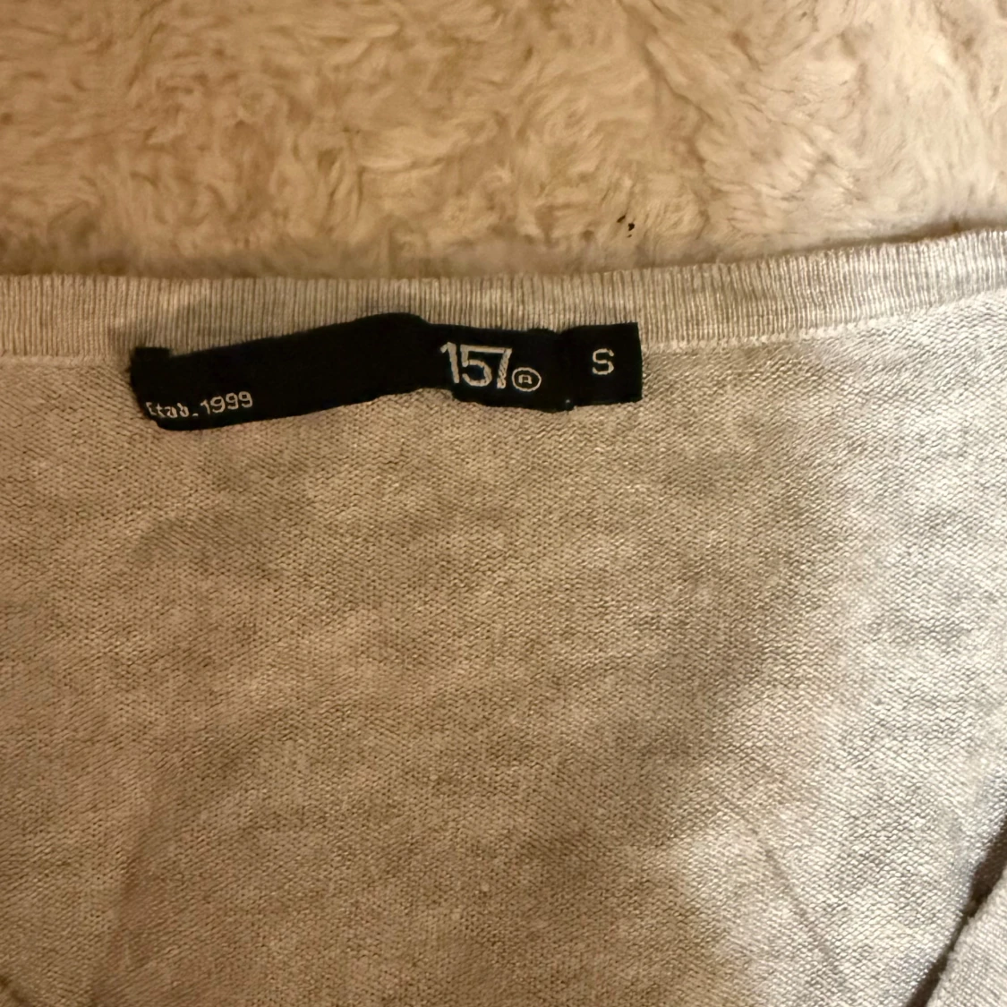 Grå v-ringad tröja från 157 - 1