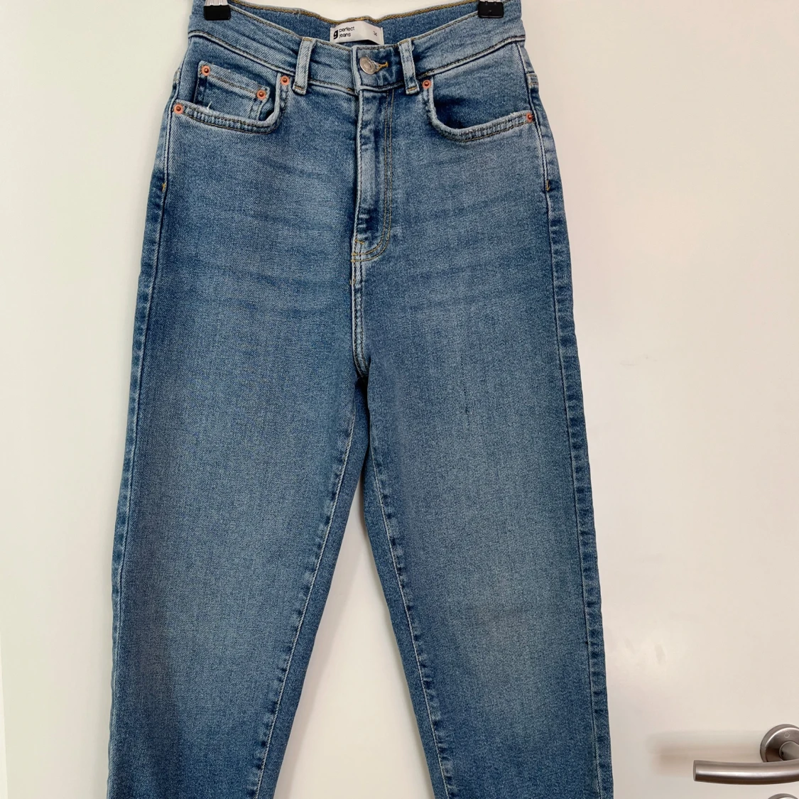 Blå jeans från Gina Tricot
