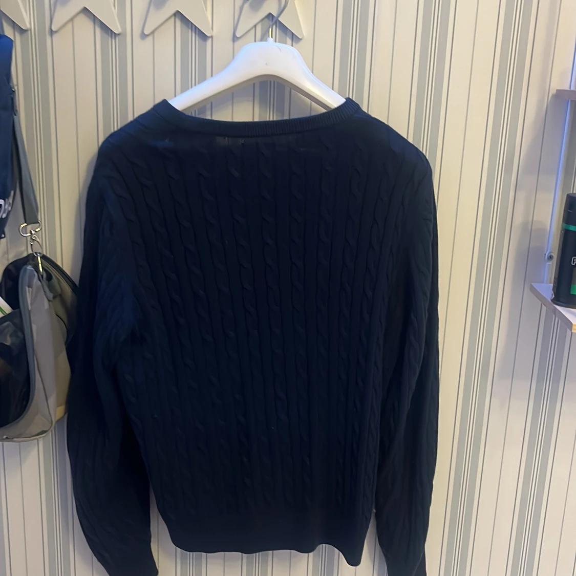 Mörkblå kabelstickad tröja från Gant - 1