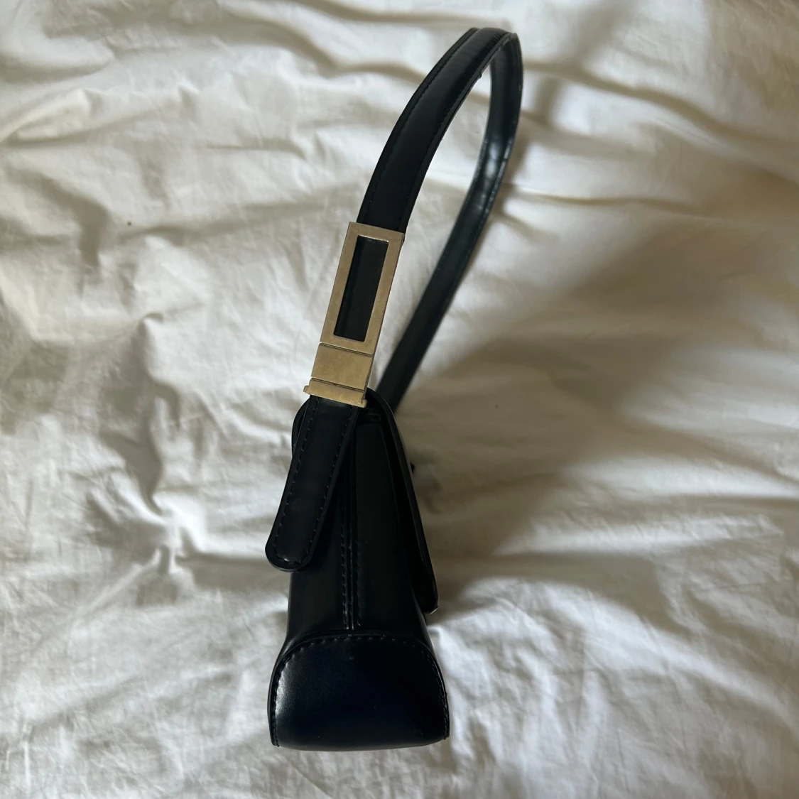 Svart axelväska  - 1